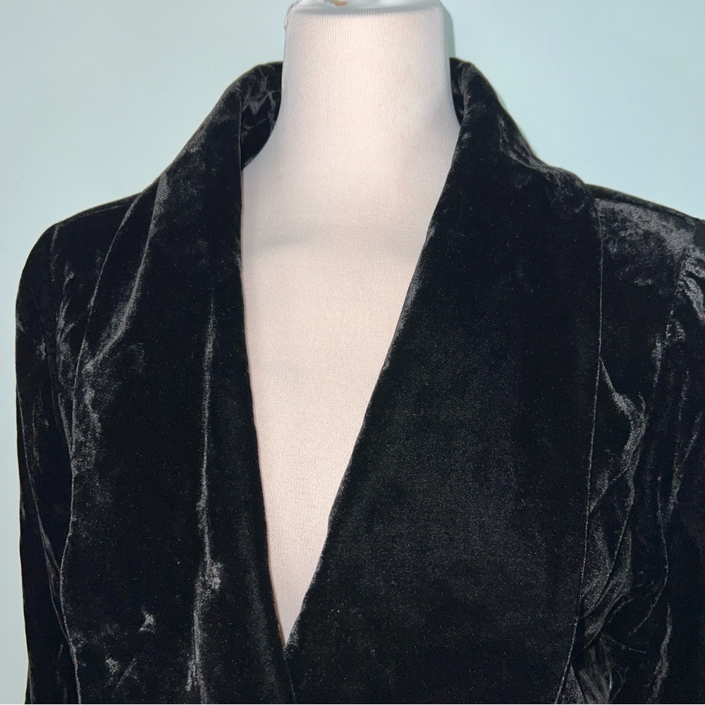 VNT Silk Assets Black Velvet Cropped Blazer Jackets with Shawl Collar - Size L - Picture 3 of 10